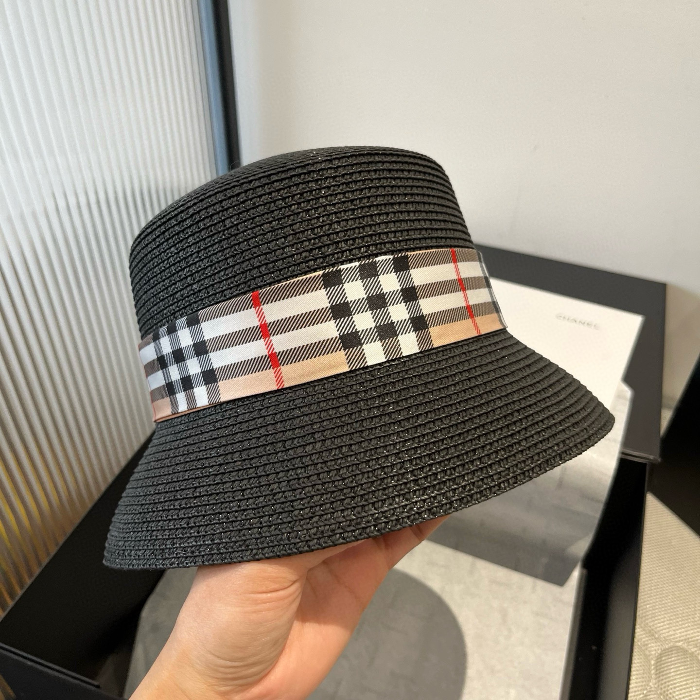 NO:223545,Burberry Burberry new fisherman hat, sunshade hat, paired with BB grid ribbon, super big brand hat, straw hat, fisherman hat baseball hat knit hat, hat, burberry, burberry, espadrilles, hats19860909Burberry巴宝莉新款渔夫帽,遮阳草帽,搭配BB格丝带,超级大牌范帽子草帽渔夫帽棒球帽针织帽,帽子,burberry,burberry,espadrilles,hats,hat