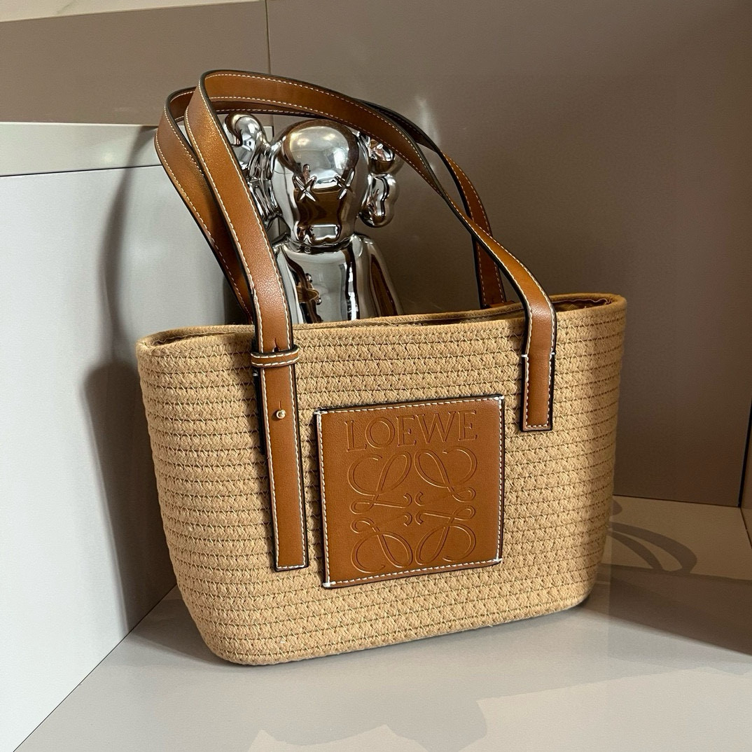 NO:223559,LOEWE New knitted bag, specifications, 22*30 hat, straw hat, fisherman hat, baseball hat, knit hat, hat, loewe, loewe, espadrilles, hats19860909LOEWE罗意威 新款编织包,规格,22*30帽子草帽渔夫帽棒球帽针织帽,帽子,loewe,loewe,espadrilles,hats,hat