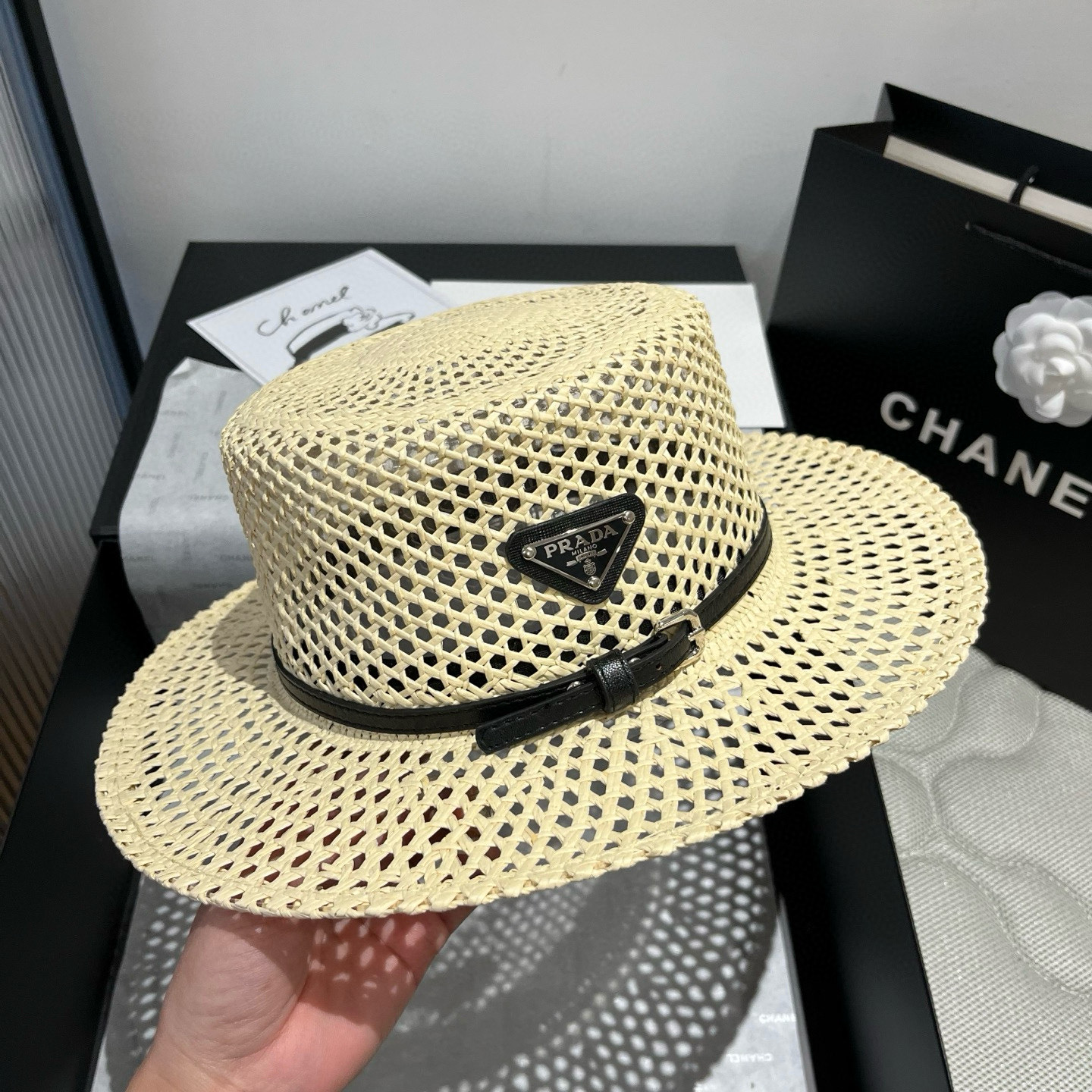 NO:224646,Prada Prada flat top hat, hollow top hat, head circumference 57cm hat Straw hat Fisherman hat Baseball hat Knit hat, hat, prada, prada, espadrilles, hats19860909Prada普拉达平顶草帽,镂空礼帽,头围57cm帽子草帽渔夫帽棒球帽针织帽,帽子,prada,prada,espadrilles,hats,hat