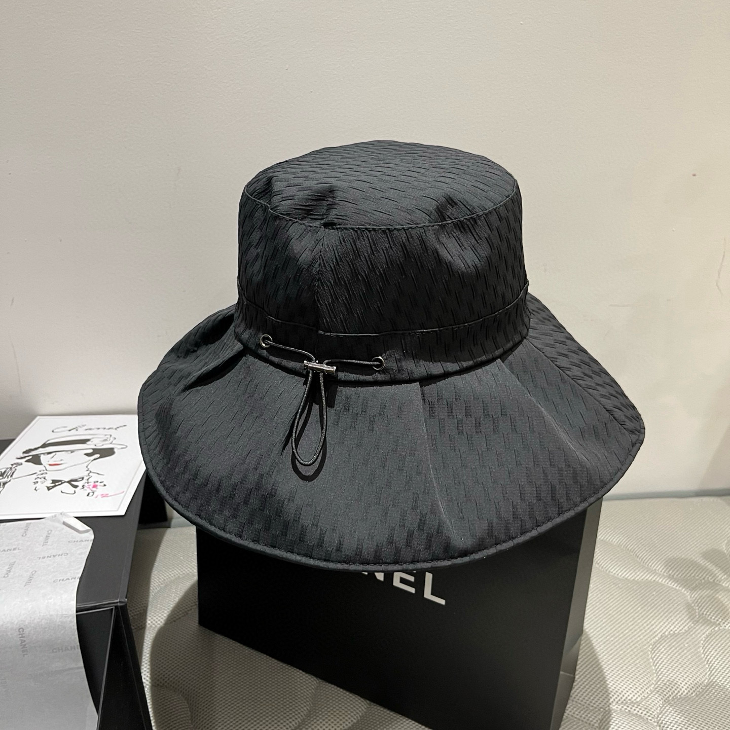 NO:224659,PRADA new sun-visible fisherman hat, UV-proof cloth hat, foldable head circumference 57cm hat, straw hat, fisherman hat, baseball hat, knit hat, hat, prada, prada, espadrilles, hats19860909PRADA普拉达新款遮阳渔夫帽、防紫外线布帽,可折叠头围57cm帽子草帽渔夫帽棒球帽针织帽,帽子,prada,prada,espadrilles,hats,hat
