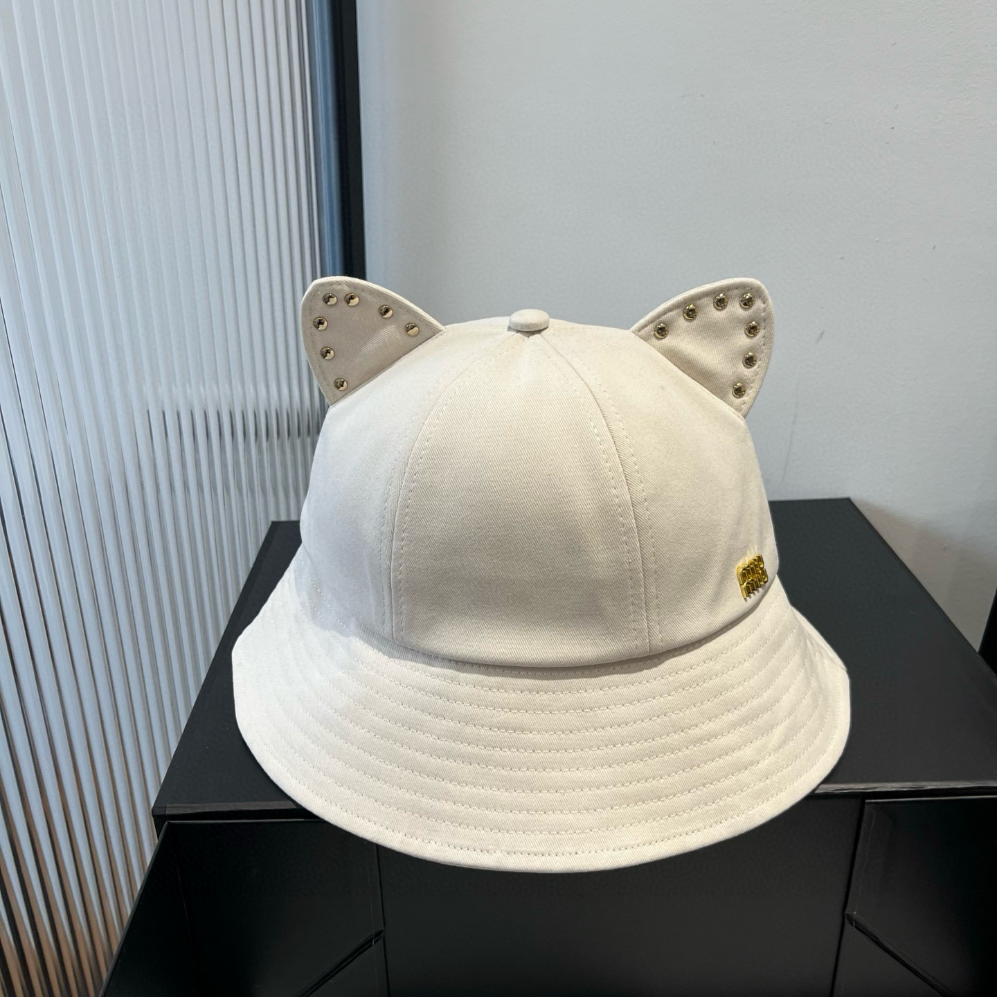 NO:225158,Miumiu spring and summer cat ears willow fisherman hat, pure cotton fabric, high-end workmanship, head circumference 57cm hat, straw hat, fisherman hat, baseball hat, knit hat, hat, miumiu, espadrilles, hats19860909缪缪miumiu春夏款猫耳朵柳丁渔夫帽,纯棉面料,做工高级,头围57cm帽子草帽渔夫帽棒球帽针织帽,帽子,miumiu,espadrilles,hats,hat