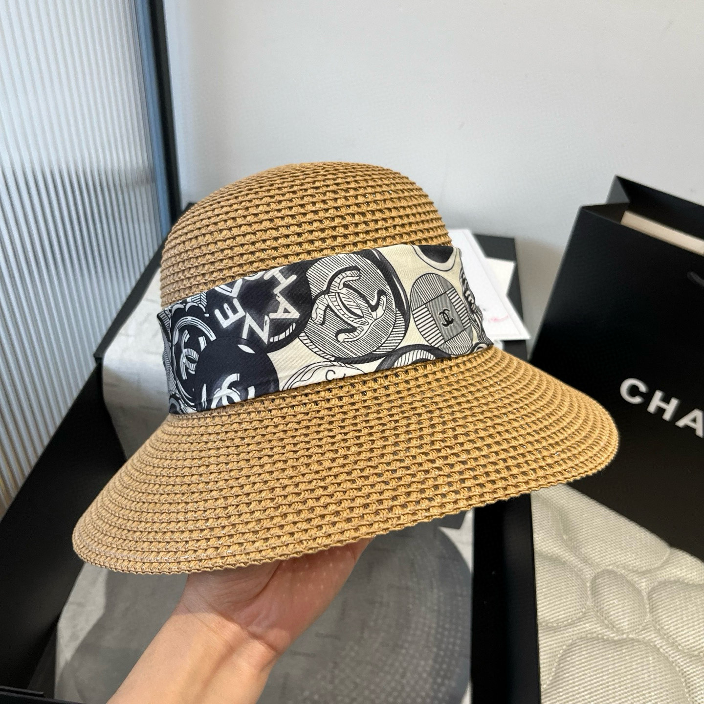 NO:225166,Chanel Chanel new straw hat, paired with silk ribbon, must-have for fairies traveling, head circumference 57cm hat, straw hat, fisherman hat, baseball hat, knit hat, chanel, chanel, espadrilles, real silk, hats19860909Chanel香奈儿新款草帽,搭配真丝飘带,仙女出游必备,头围57cm帽子草帽渔夫帽棒球帽针织帽,帽子,chanel,chanel,espadrilles,real silk,hats,hat