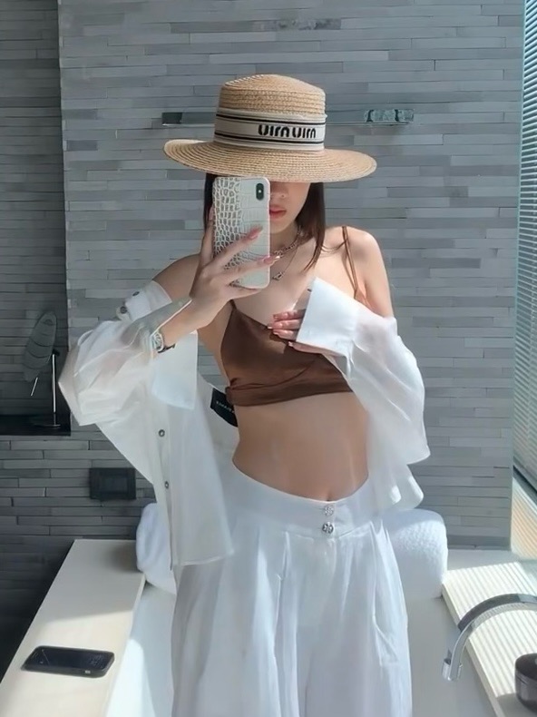 NO:225171,Miumiu Lafite flat top hat, new counter style, buy and cherish, sell one less, head circumference can be adjusted Details to be put on hat Straw hat Fisherman's hat Baseball hat Knit hat, hat, miumiu, espadrilles, hats19860909缪缪miumiu拉菲草平顶帽,专柜新款,且买且珍惜,卖一个少一个,头围可以调节 细节待上帽子草帽渔夫帽棒球帽针织帽,帽子,miumiu,espadrilles,hats,hat