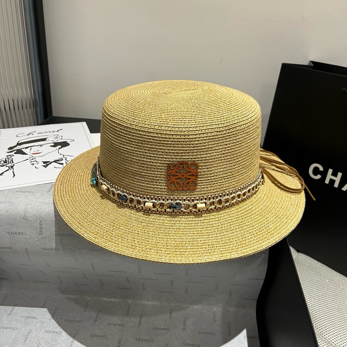 NO:225180,LOEWE new top hat, head circumference 57cm hat, straw hat fisherman hat baseball hat knit hat, hat, loewe, espadrilles,hats19860909ＬＯＥＷＥ罗意威新款平顶礼帽,头围57cm帽子草帽渔夫帽棒球帽针织帽,帽子,loewe,espadrilles,hats,hat
