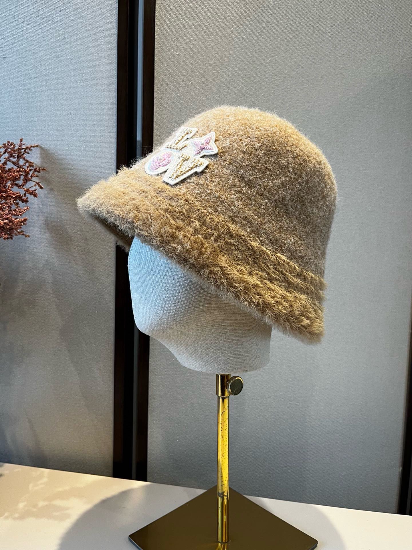 NO:552882,Lv Louis new wool fisherman hat fisherman hat baseball cap knitted hat, hat, louis vuitton, louis vuitton, espadrilles, hats19860909Lv路易斯新款羊毛渔夫帽帽子渔夫帽棒球帽针织帽,帽子,louis vuitton,louis vuitton,espadrilles,hats,hat