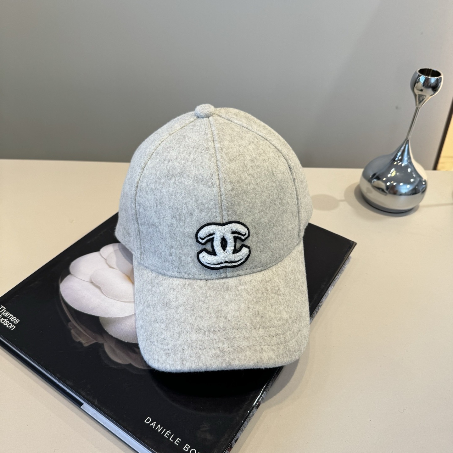 NO:552830,Chanel new peaked cap, advanced customization, head circumference 57cm hat, fisherman hat, baseball cap, knitted hat, hat, chanel, espadrilles, hats19860909香奈儿新款鸭舌帽,高级定制,头围57cm帽子渔夫帽棒球帽针织帽,帽子,chanel,espadrilles,hats,hat