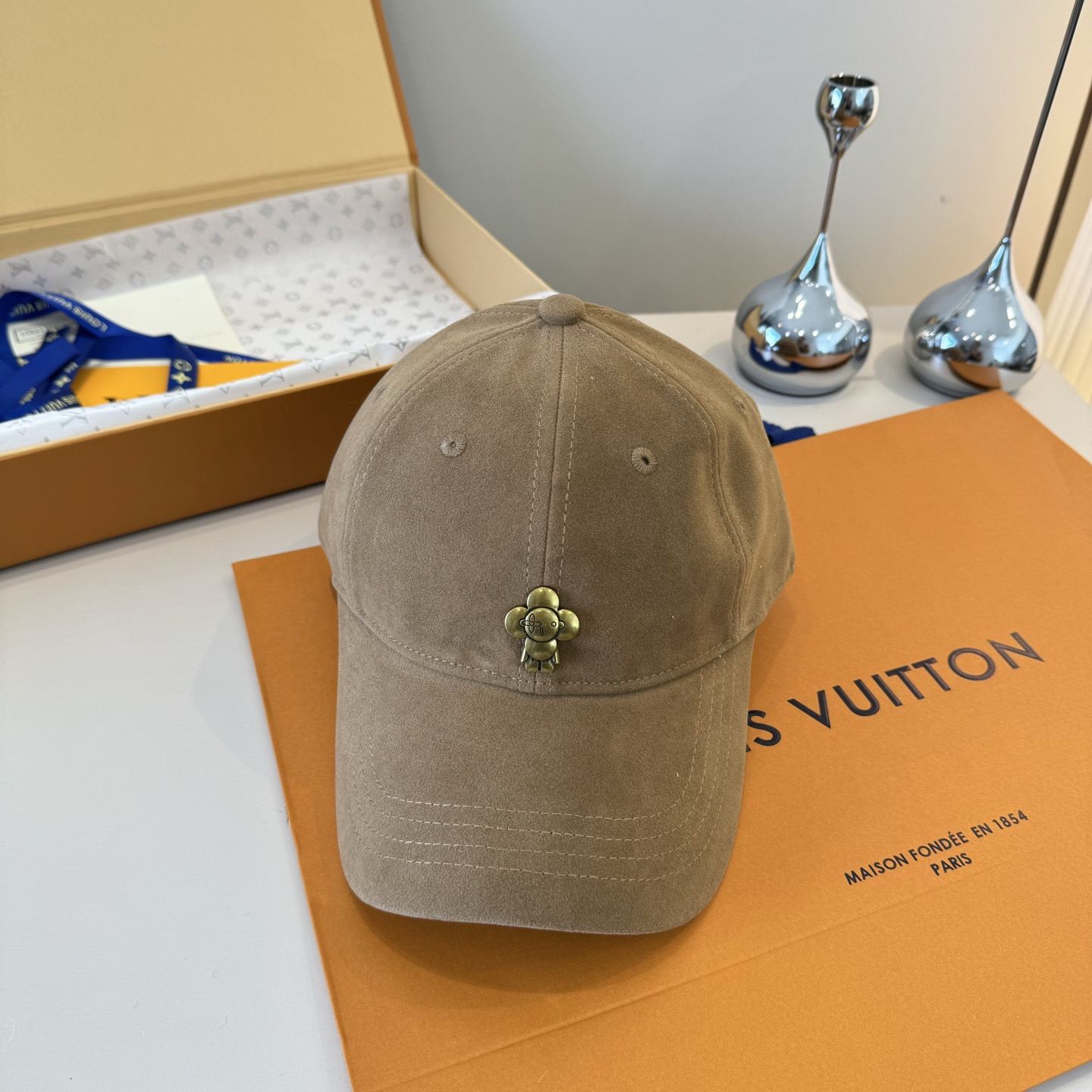 NO:552819,Lv Louis new peaked cap, advanced custom model, head circumference 57cm hat, fisherman hat, baseball cap, knitted hat, hat, louis vuitton, louis vuitton, espadrilles, hats19860909Lv路易斯新款鸭舌帽, 高级定制款 头围57cm帽子渔夫帽棒球帽针织帽,帽子,louis vuitton,louis vuitton,espadrilles,hats,hat