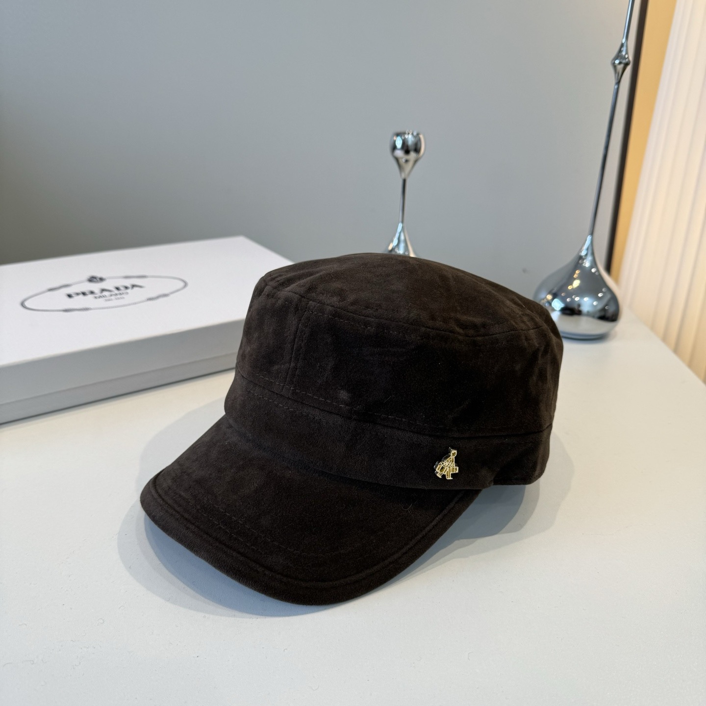 NO:552854,Prada's new corduroy peaked cap, head circumference 57cm hat, fisherman hat, baseball cap, knitted hat, hat, prada, espadrilles, hats19860909普拉达新款灯芯绒鸭舌帽,头围57cm帽子渔夫帽棒球帽针织帽,帽子,prada,espadrilles,hats,hat