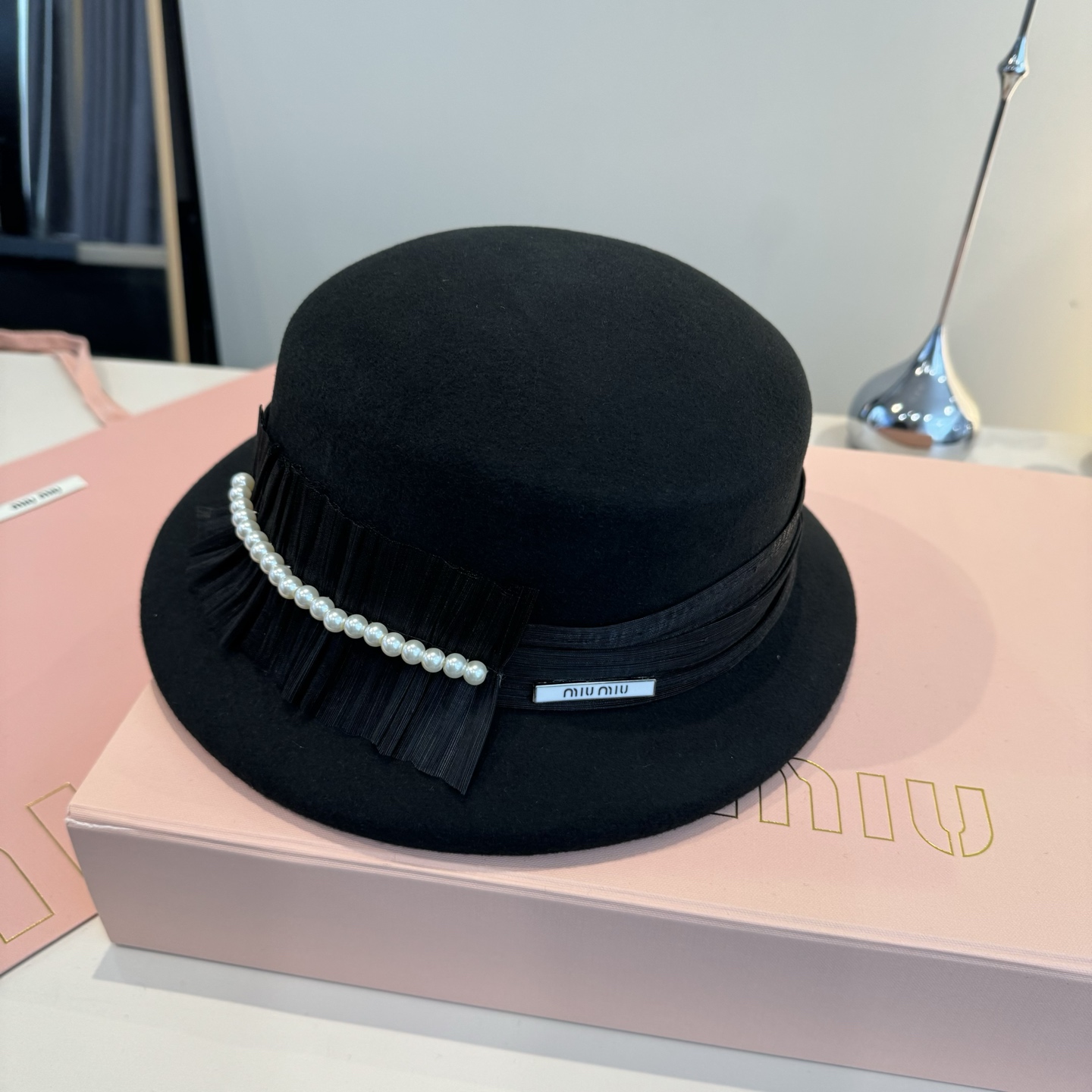 NO:587687,miumiu autumn and winter new wool basin hat, 100% wool fabric, head circumference 57cm hat fisherman hat baseball cap knitted hat, hat, miumiu, espadrilles, hats19860909miumiu缪缪秋冬新款羊毛盆帽,百分百羊毛面料、头围57cm帽子渔夫帽棒球帽针织帽,帽子,miumiu,espadrilles,hats,hat