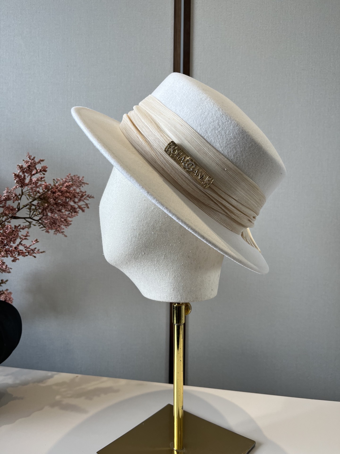 NO:587605,White Chanel Chanel new wool top hat, flat top hat, 100% wool fabric, head circumference 57cm hat bucket hat baseball cap knitted hat, hat, chanel, chanel, espadrilles, hats19860909白色 Chanel香奈儿新款羊毛礼帽,平顶礼帽,百分百羊毛面料,头围57cm帽子渔夫帽棒球帽针织帽,帽子,chanel,chanel,espadrilles,hats,hat