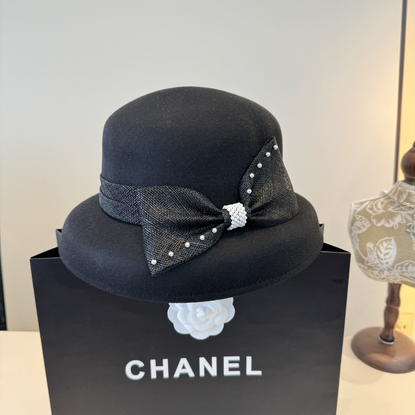 NO:580451,miumiu new autumn and winter wool basin hat, 100% wool fabric, head circumference 57cm hat fisherman hat baseball cap knitted hat, hat, miumiu, espadrilles, hats19860909miumiu缪缪新款秋冬羊毛盆帽,百分百羊毛面料、头围57cm帽子渔夫帽棒球帽针织帽,帽子,miumiu,espadrilles,hats,hat