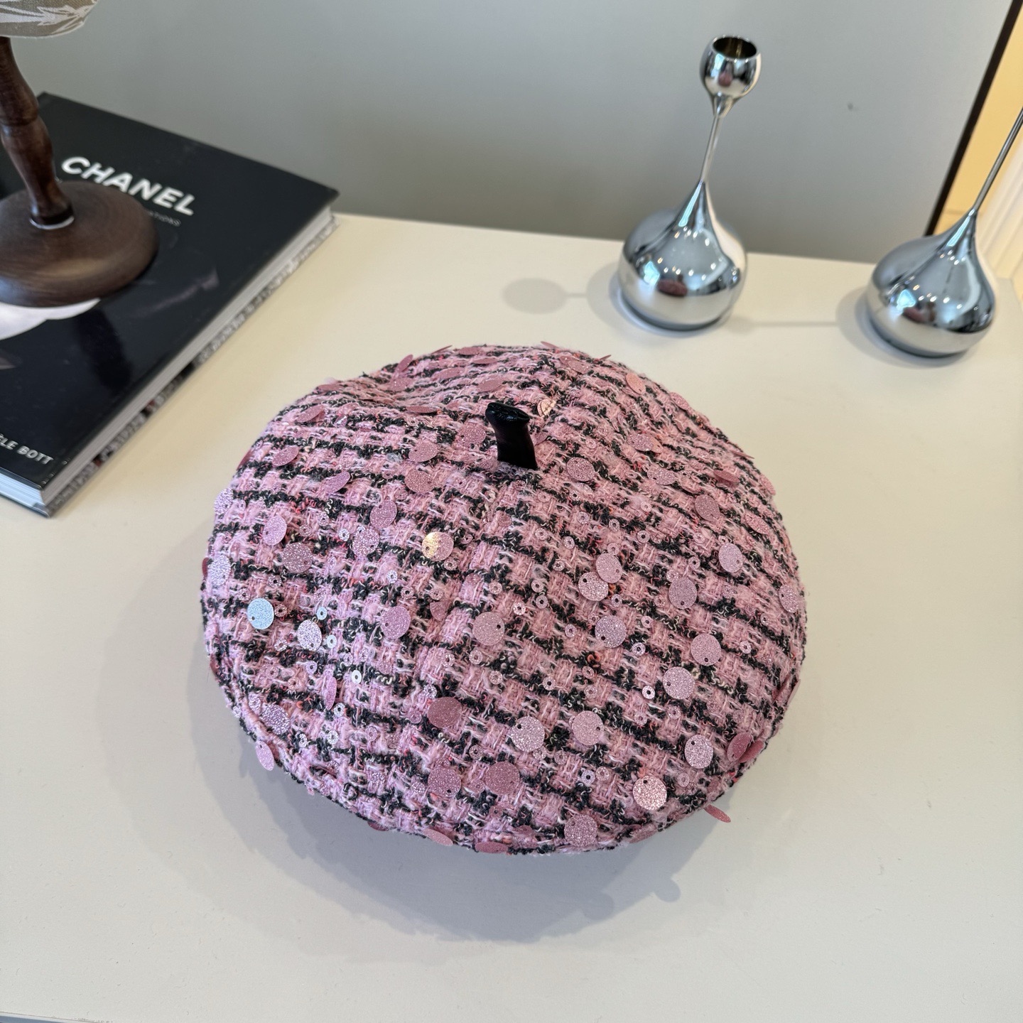 NO:604840,Chanel Chanel beret, glitter beret, spring and autumn new style, head circumference 57cm hat bucket hat baseball cap knitted hat, hat, chanel, chanel, espadrilles, hats19860909Chanel香奈儿贝雷帽,闪片贝雷帽,春秋新款,头围57cm帽子渔夫帽棒球帽针织帽,帽子,chanel,chanel,espadrilles,hats,hat