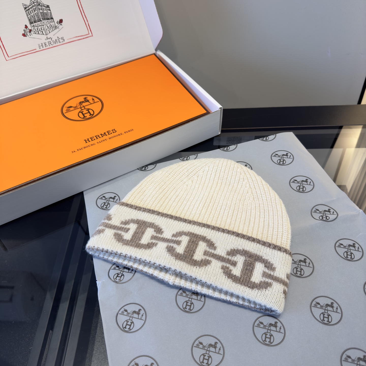 Hermès 爱马仕新款套装 又保暖又有质感的羊绒围巾帽子套装 温暖一整个冬天 毛茸茸的好温暖