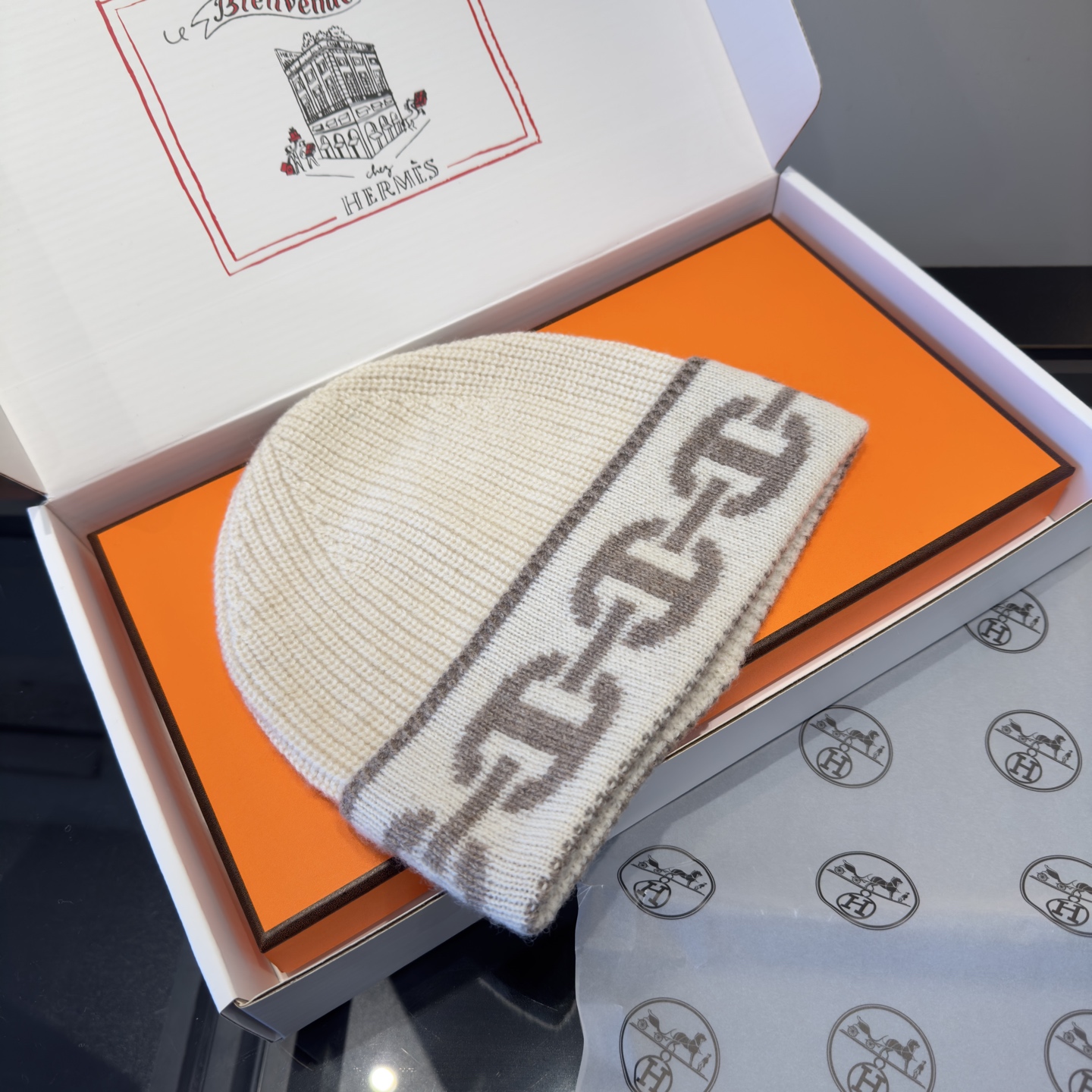 Hermès 爱马仕新款套装 又保暖又有质感的羊绒围巾帽子套装 温暖一整个冬天 毛茸茸的好温暖
