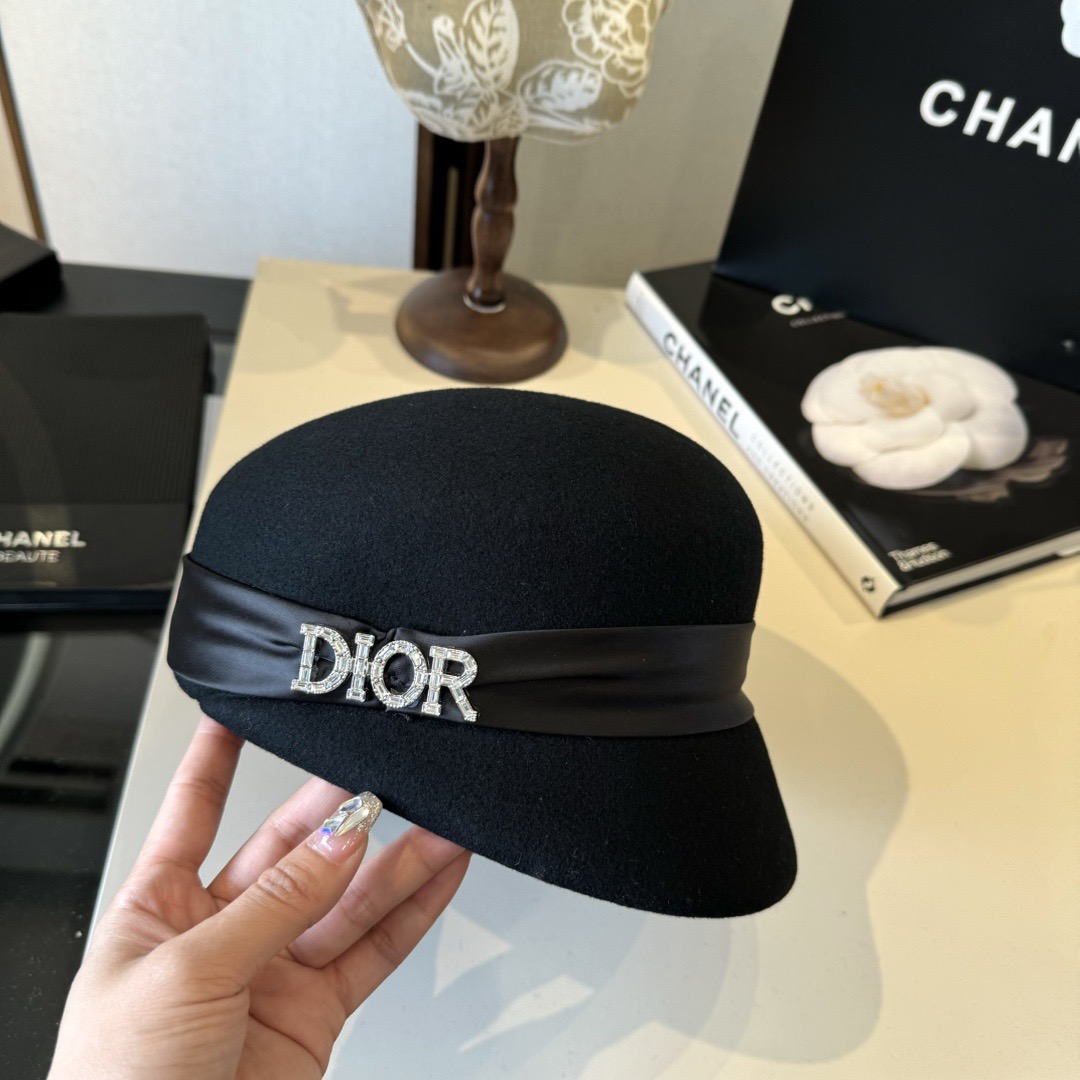 NO:579880,Dior Dior wool peaked military cap, washed leather brim, 100% wool, head circumference 57cm hat bucket hat baseball cap knitted hat, hat, dior, dior, espadrilles, hats19860909Dior迪奥羊毛鸭舌帽军帽,洗水皮帽檐,百分百羊毛,头围57cm帽子渔夫帽棒球帽针织帽,帽子,dior,dior,espadrilles,hats,hat