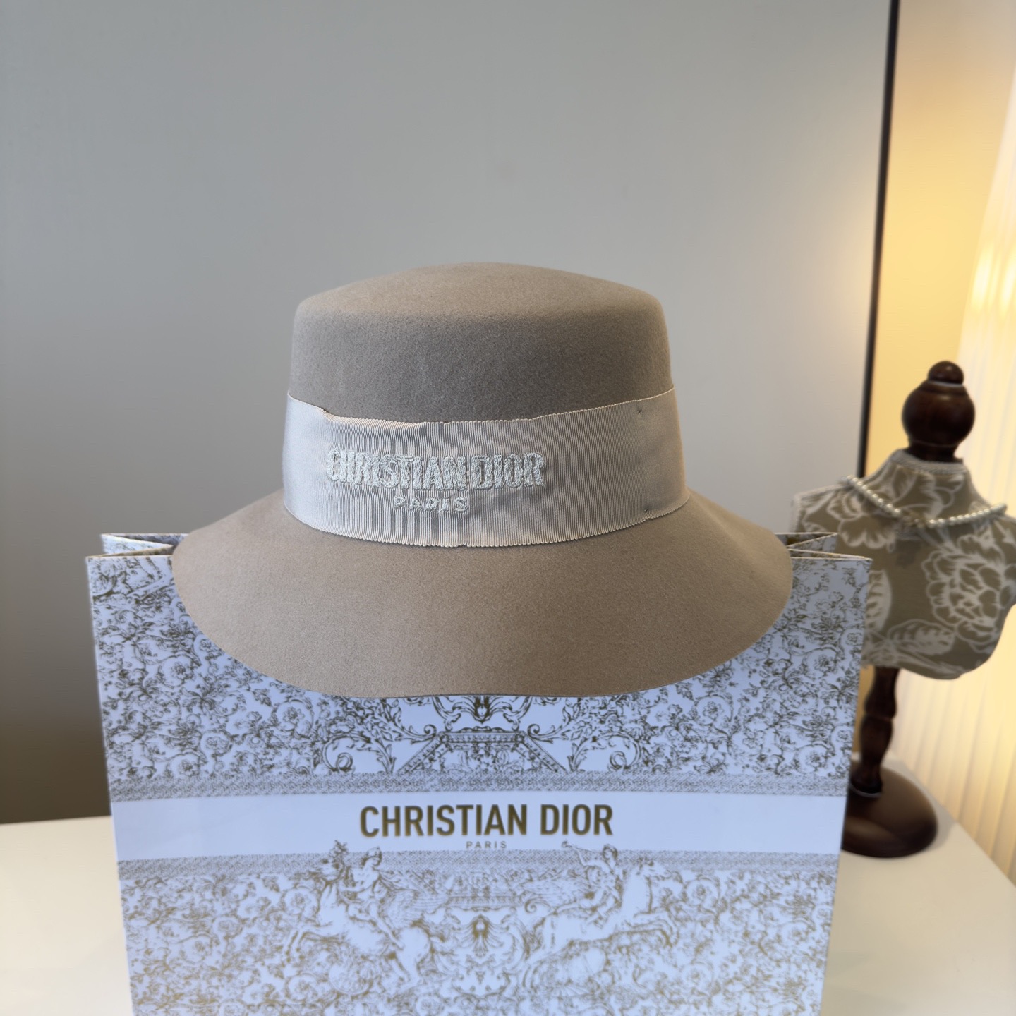 NO:580485,Dior Dior 2025 autumn and winter new wool basin hat, 100% wool fabric, head circumference 57cm hat bucket hat baseball cap knitted hat, hat, dior, dior, espadrilles, hats19860909Dior迪奥2025秋冬新款羊毛盆帽,百分百羊毛面料,头围57cm帽子渔夫帽棒球帽针织帽,帽子,dior,dior,espadrilles,hats,hat