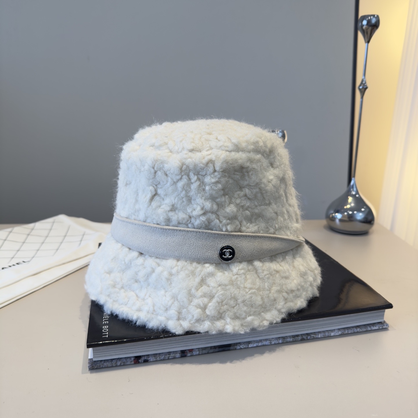 NO:604769,Chanel Chanel new buckskin bucket hat, velvet ear protection hat, head circumference 57cm hat bucket hat baseball cap knitted hat, hat, chanel, chanel, espadrilles, hats19860909Chanel香奈儿新款鹿皮绒渔夫帽,加绒护耳帽,头围57cm帽子渔夫帽棒球帽针织帽,帽子,chanel,chanel,espadrilles,hats,hat