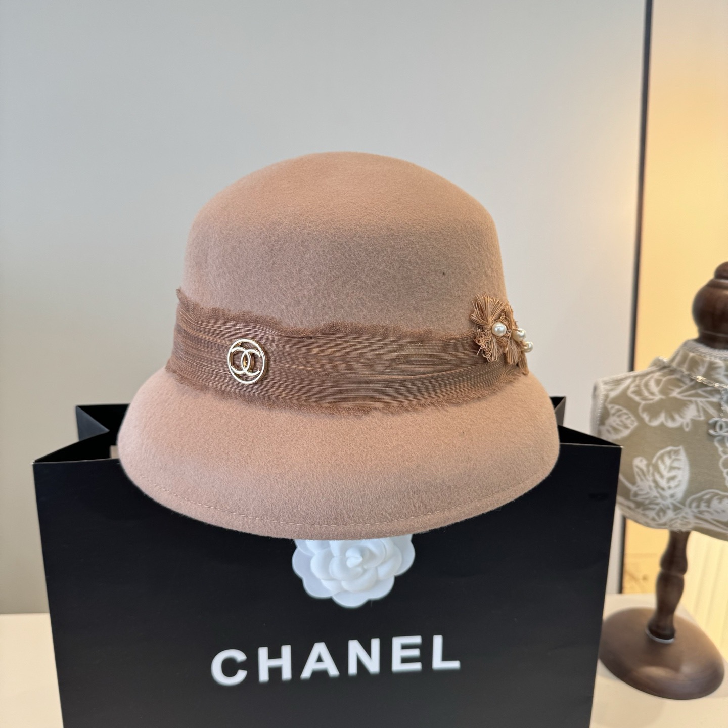 NO:580488,Chanel Chanel new autumn and winter wool basin hat, 100% wool fabric, head circumference 57cm hat bucket hat baseball cap knitted hat, hat, chanel, chanel, espadrilles, hats19860909Chanel香奈儿新款秋冬羊毛盆帽,百分百羊毛面料、头围57cm帽子渔夫帽棒球帽针织帽,帽子,chanel,chanel,espadrilles,hats,hat