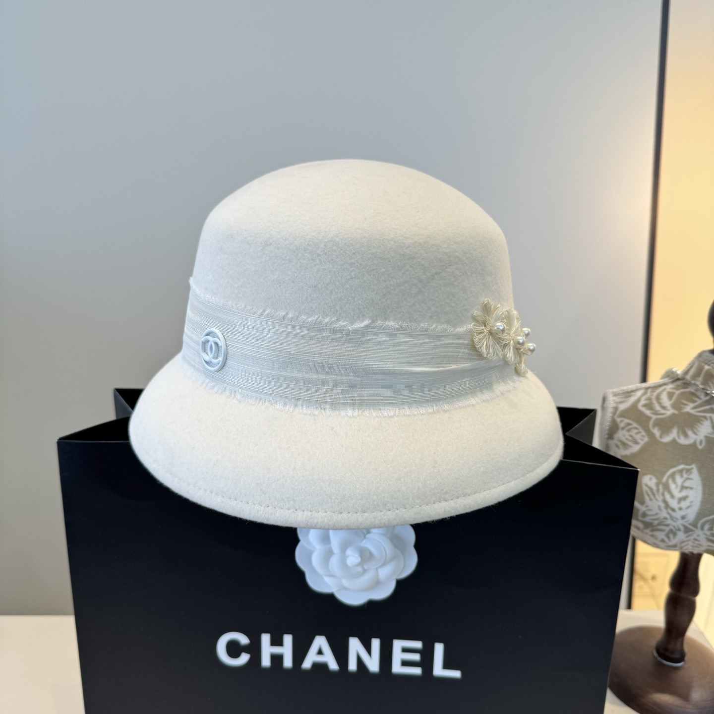 NO:580491,White Chanel Chanel new autumn and winter wool basin hat, 100% wool fabric, head circumference 57cm hat bucket hat baseball cap knitted hat, hat, chanel, chanel, espadrilles, hats19860909白色 Chanel香奈儿新款秋冬羊毛盆帽,百分百羊毛面料、头围57cm帽子渔夫帽棒球帽针织帽,帽子,chanel,chanel,espadrilles,hats,hat