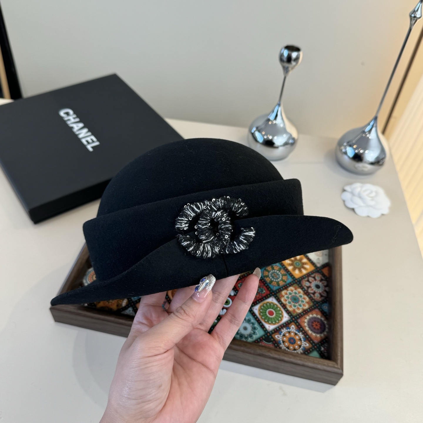 NO:580465,Chanel Chanel new wool curled basin hat, irregular tailoring design, head circumference 57cm hat fisherman hat baseball cap knitted hat, hat, chanel, chanel, espadrilles, hats19860909Chanel香奈儿新款羊毛卷边盆帽,不规则剪裁设计,头围57cm帽子渔夫帽棒球帽针织帽,帽子,chanel,chanel,espadrilles,hats,hat