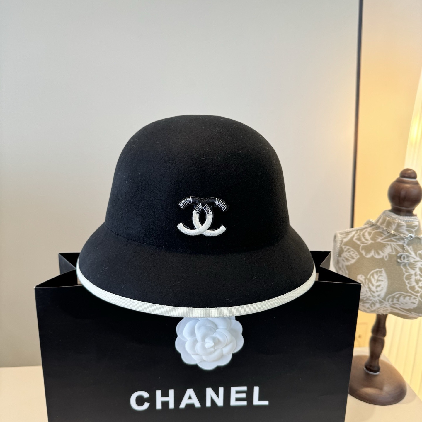 NO:604822,Chanel basin hat, 100% wool fabric, head circumference 57cm hat bucket hat baseball cap knitted hat, hat, chanel, chanel, espadrilles, hats19860909Chanel香奈儿盆帽,百分百羊毛面料,头围57cm帽子渔夫帽棒球帽针织帽,帽子,chanel,chanel,espadrilles,hats,hat