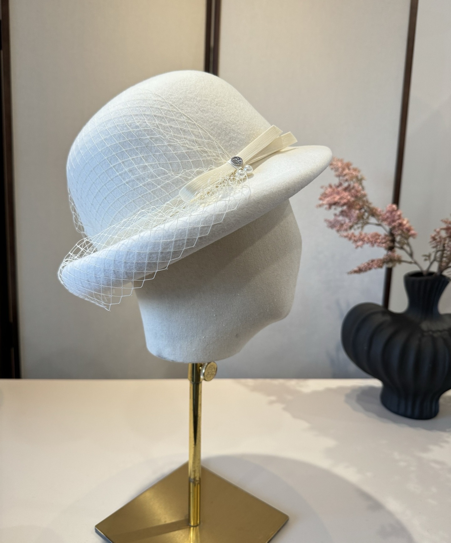NO:580395,White miumiu new wool basin hat, 100% wool fabric, head circumference 57cm hat fisherman hat baseball cap knitted hat, hat, miumiu, espadrilles, hats19860909白色 miumiu缪缪新款羊毛盆帽,百分百羊毛面料,头围57cm帽子渔夫帽棒球帽针织帽,帽子,miumiu,espadrilles,hats,hat
