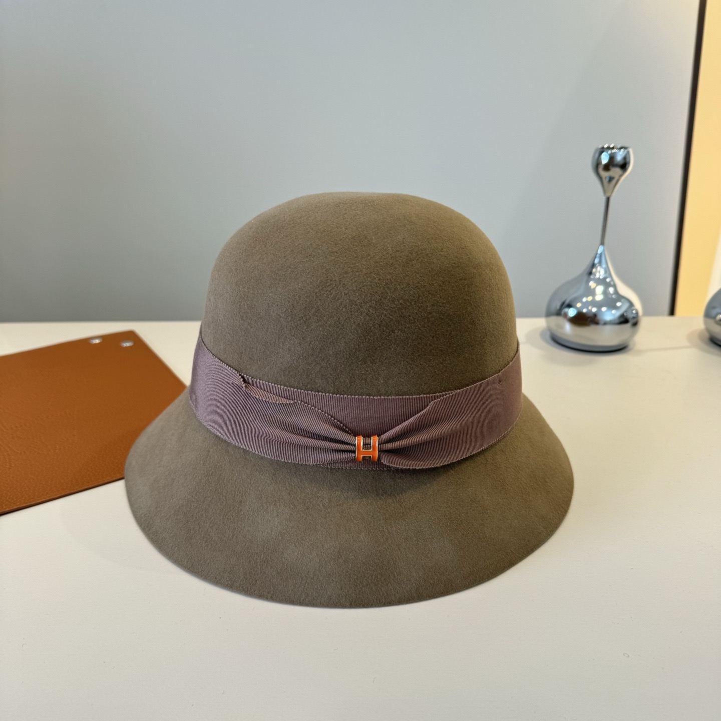 NO:604787,Hermès new autumn and winter wool basin hat, 100% wool fabric, head circumference 57cm hat, fisherman hat, baseball cap, knitted hat, hat, hermes, espadrilles, hats19860909爱马仕新款秋冬羊毛盆帽,百分百羊毛面料、头围57cm帽子渔夫帽棒球帽针织帽,帽子,hermes,espadrilles,hats,hat