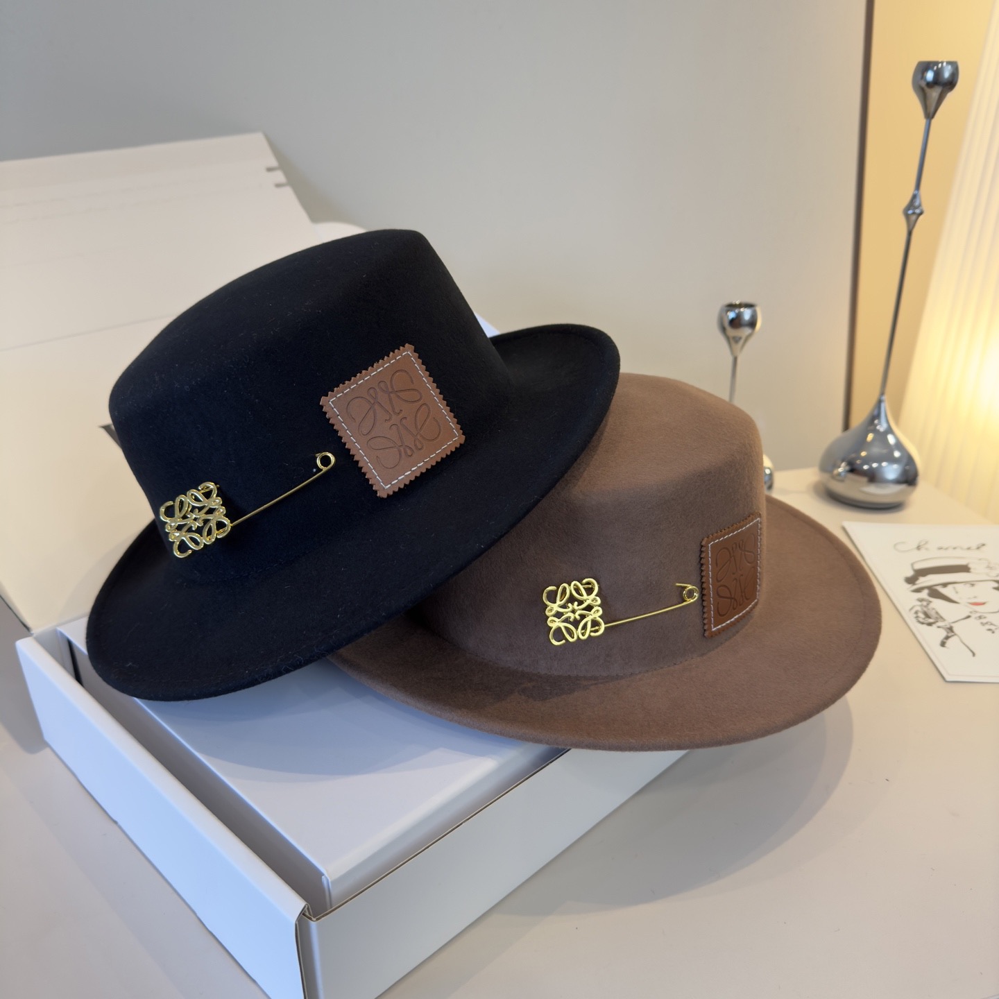 NO:580155,LOEWE new flat top hat, 100% wool fabric, head circumference 57cm hat fisherman hat baseball cap knitted hat, hat, loewe, espadrilles, hats19860909ＬＯＥＷＥ罗意威新款平顶礼帽,百分百羊毛面料,头围57cm帽子渔夫帽棒球帽针织帽,帽子,loewe,espadrilles,hats,hat