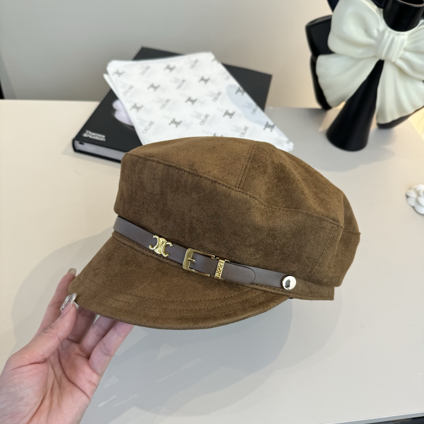 NO:580181,Celine Celine new peaked cap military cap, head circumference 57cm hat fisherman hat baseball cap knitted hat, hat, celine, celine, espadrilles, hats19860909Celine赛琳新款鸭舌帽军帽,头围57cm帽子渔夫帽棒球帽针织帽,帽子,celine,celine,espadrilles,hats,hat