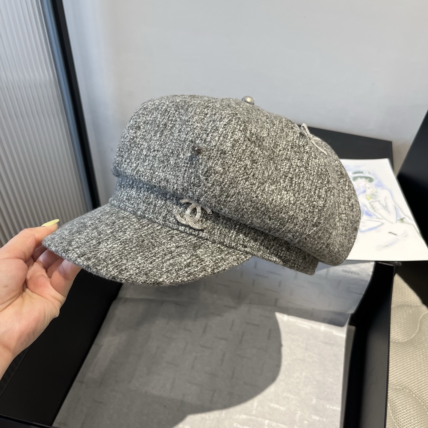 NO:580191,Chanel's new duck-bill army cap, advanced customization, head circumference 57cm hat, fisherman hat, baseball cap, knitted hat, hat, chanel, espadrilles, hats19860909香奈儿新款鸭舌军帽,高级定制,头围57cm帽子渔夫帽棒球帽针织帽,帽子,chanel,espadrilles,hats,hat