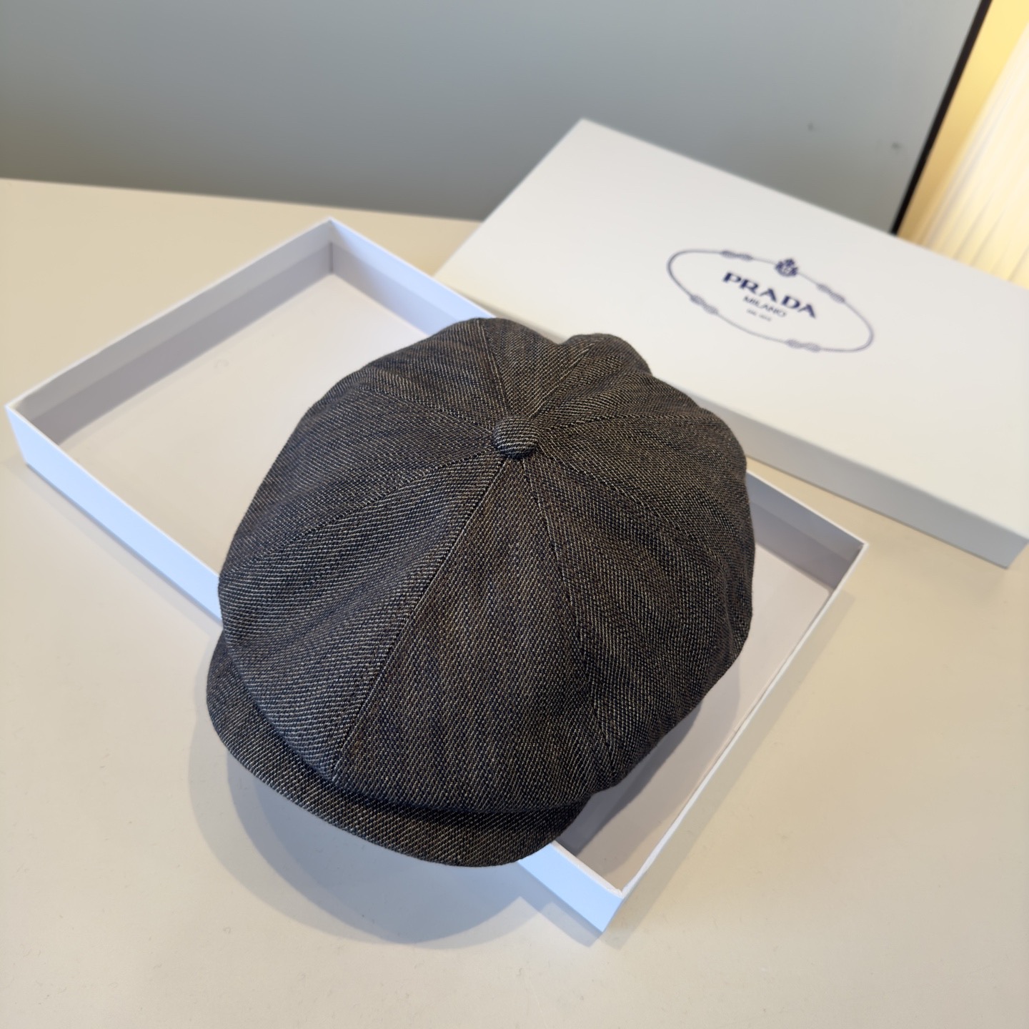 NO:580071,Prada new duck bill forward hat, head circumference 58cm hat fisherman hat baseball cap knitted hat, hat, prada, espadrilles, hats19860909普拉达新款鸭舌前进帽,头围58cm帽子渔夫帽棒球帽针织帽,帽子,prada,espadrilles,hats,hat