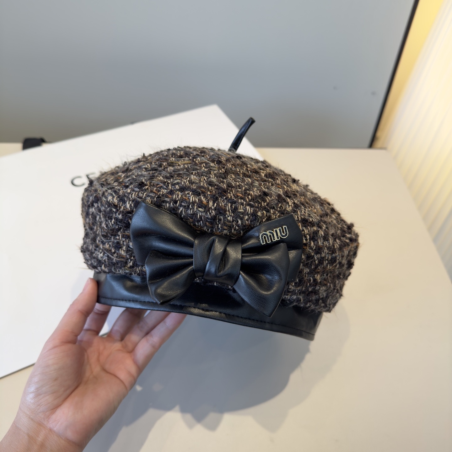 NO:580109,miumiu new beret, spring and summer, head circumference 57cm hat fisherman hat baseball cap knitted hat, hat, miumiu, espadrilles, hats19860909miumiu缪缪新款贝雷帽,春夏款,头围57cm帽子渔夫帽棒球帽针织帽,帽子,miumiu,espadrilles,hats,hat