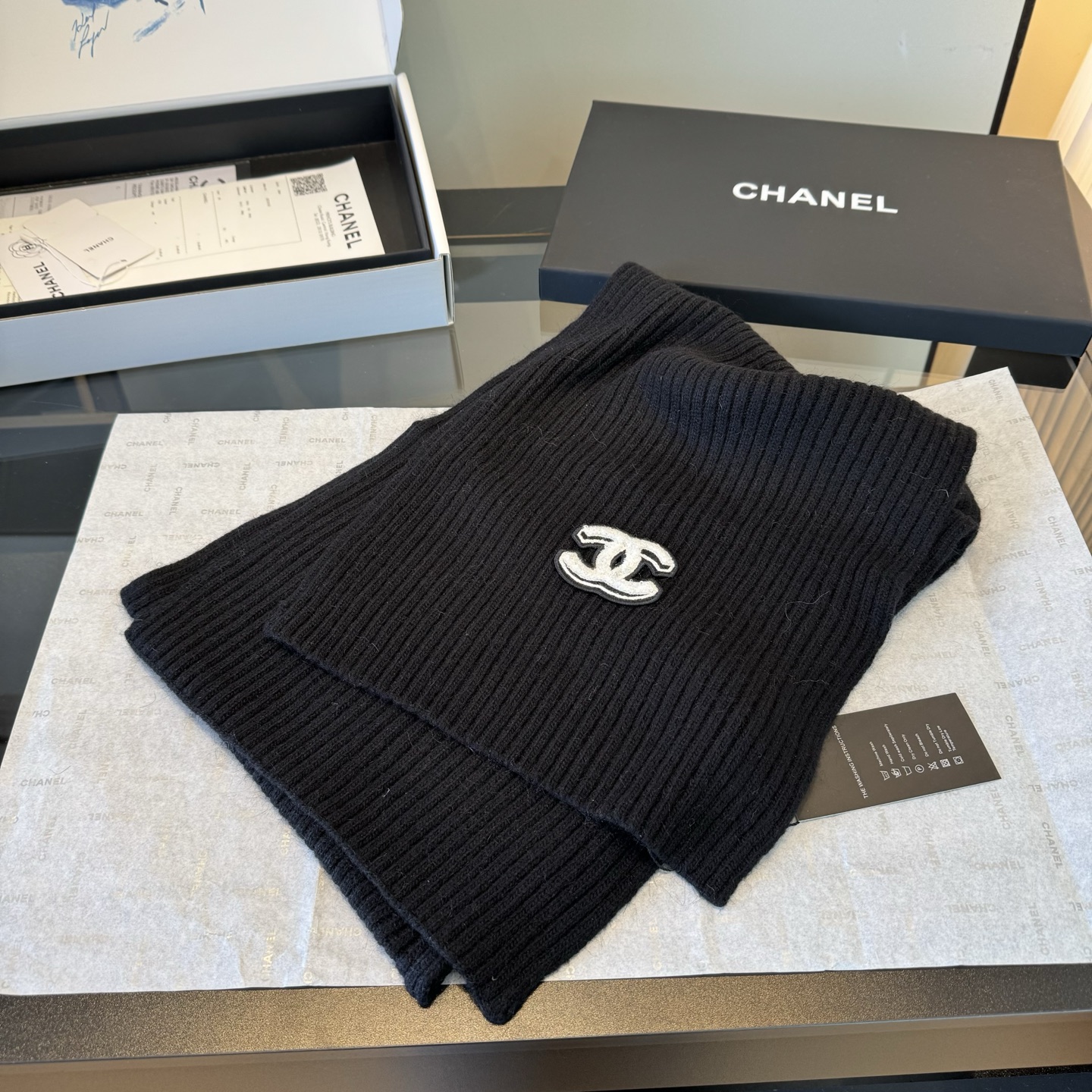 P Chanel香奈儿三件套装秋冬款70%羊毛,30%兔毛 高品质定制!这款必定是极简主义的最爱 干净,利索,时尚百搭 P Chanel香奈儿三件套装秋冬款70%羊毛,30%兔毛 高品质定制!这款必定是极简主义的最爱 干净,利索,时尚百搭