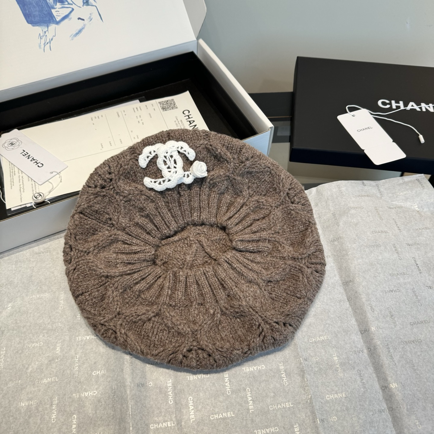 NO:587672,Chanel Chanel new beret, spring and summer hat fisherman hat baseball cap knitted hat, hat, chanel, chanel, espadrilles, hats19860909Chanel香奈儿新款贝雷帽,春夏款帽子渔夫帽棒球帽针织帽,帽子,chanel,chanel,espadrilles,hats,hat