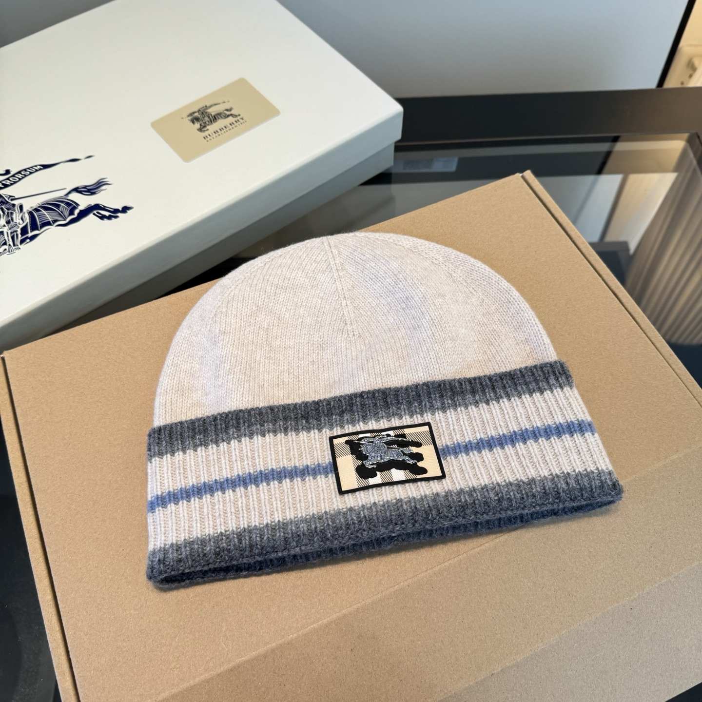 NO:587729,Burberry new knitted woolen hat, 100% wool hat, fisherman hat, baseball cap, knitted hat, hat, burberry, espadrilles, hats19860909巴宝莉新款针织毛线帽,百分百羊毛帽子渔夫帽棒球帽针织帽,帽子,burberry,espadrilles,hats,hat