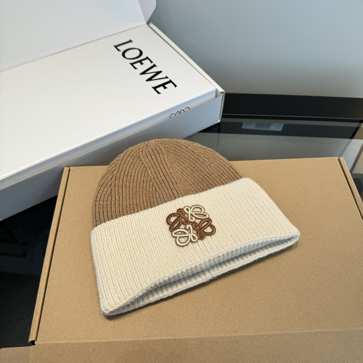 NO:587751,Loewe's new knitted woolen hat, running style hat, fisherman hat, baseball cap, knitted hat, hat, loewe, espadrilles, hats19860909罗意威新款针织毛线帽,跑量款帽子渔夫帽棒球帽针织帽,帽子,loewe,espadrilles,hats,hat