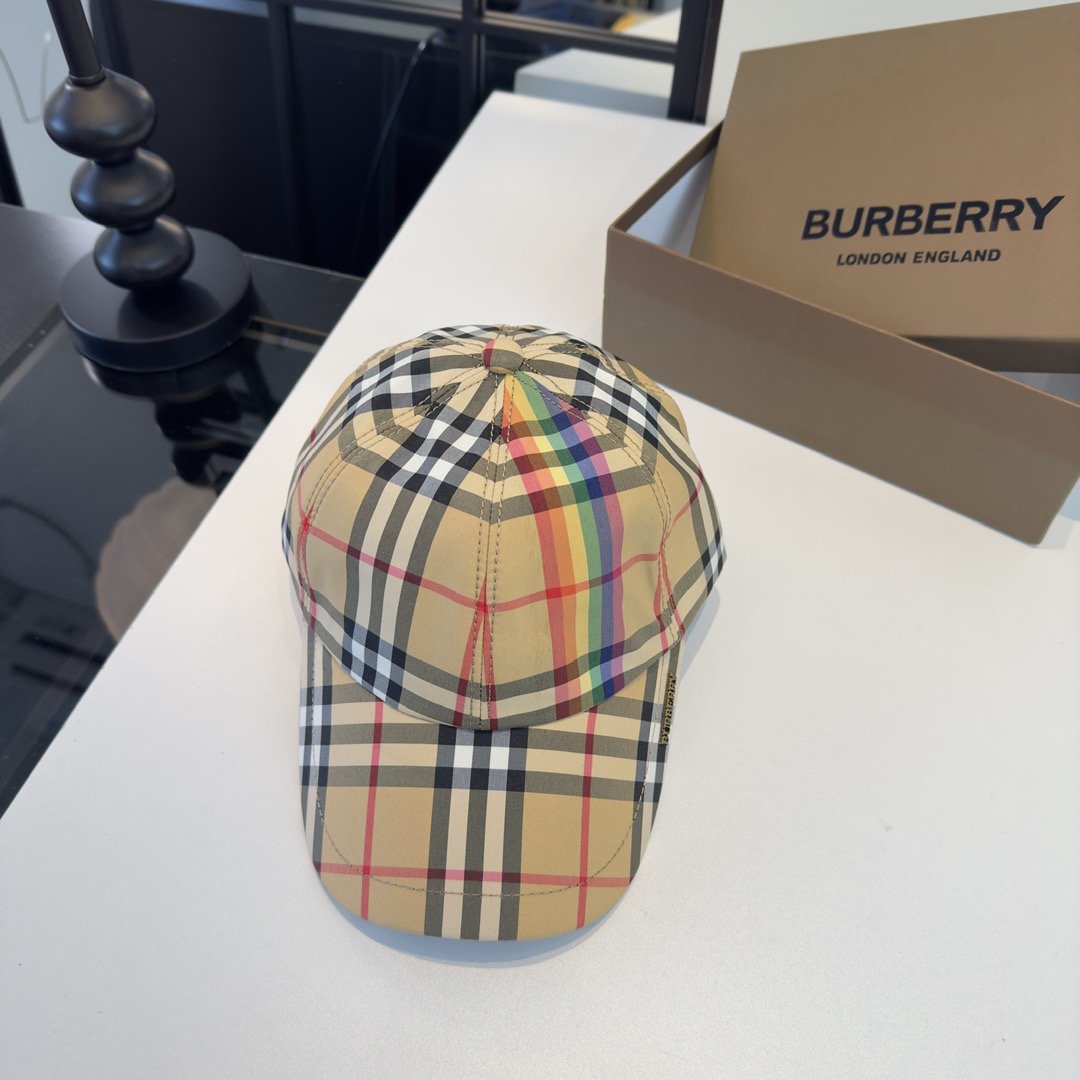 Burberry 巴宝莉新款遮阳鸭舌帽，高级定制