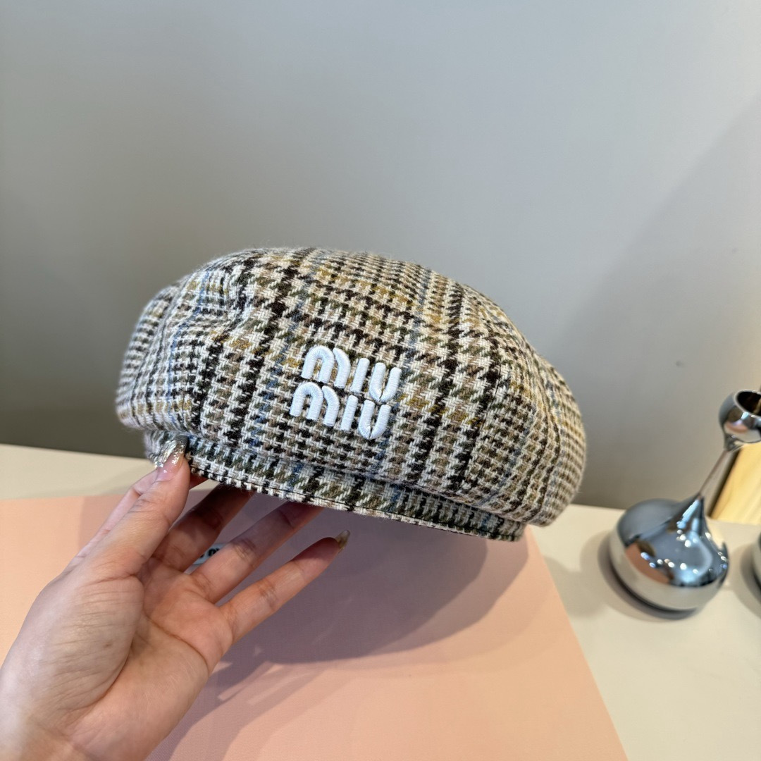 Miu Miu miumiu缪缪秋冬新款羊毛贝雷帽， 款，风格子贝雷帽，头围57cm