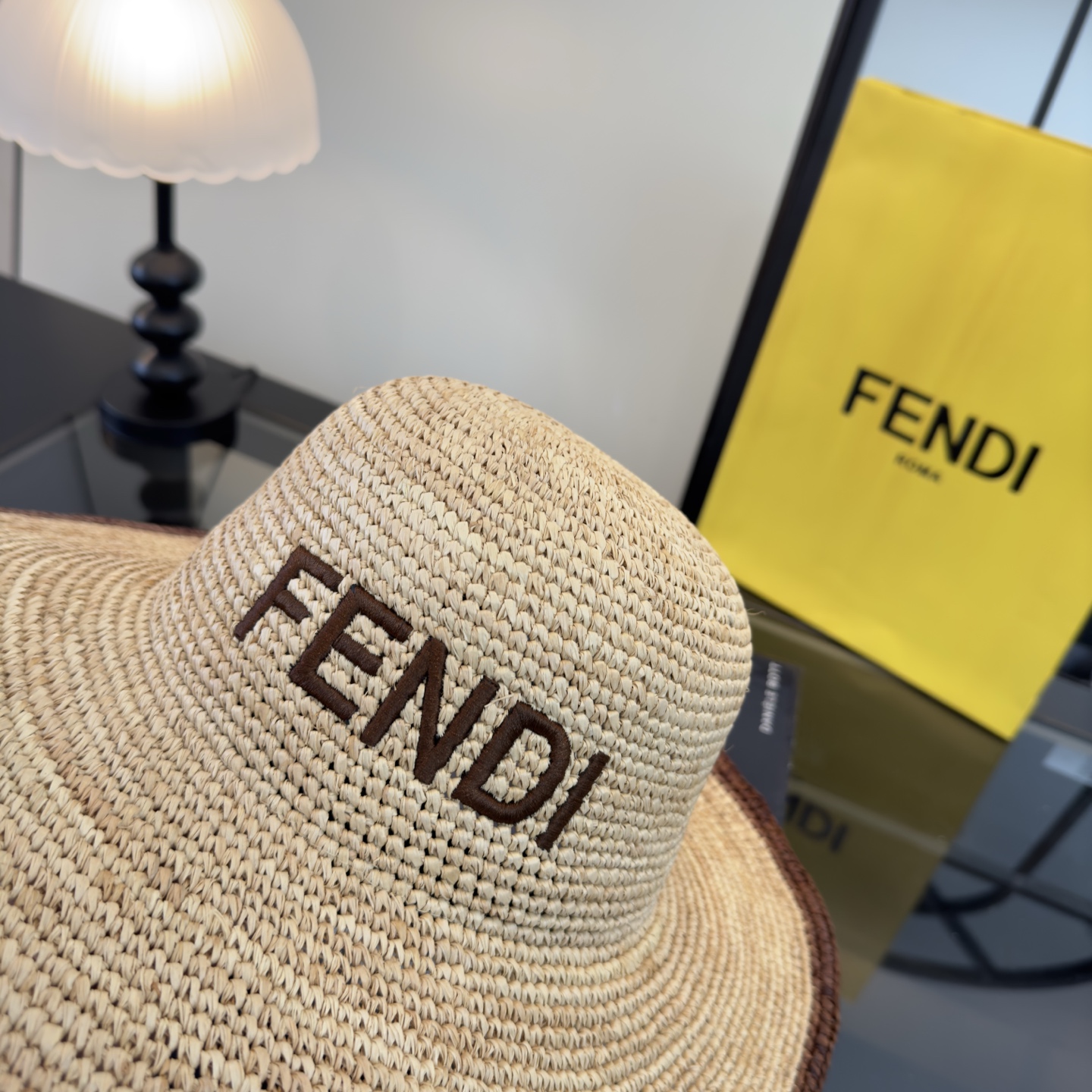 Fendi FD芬迪新款拉菲草帽，纯手工钩织， 打造，头围57cm