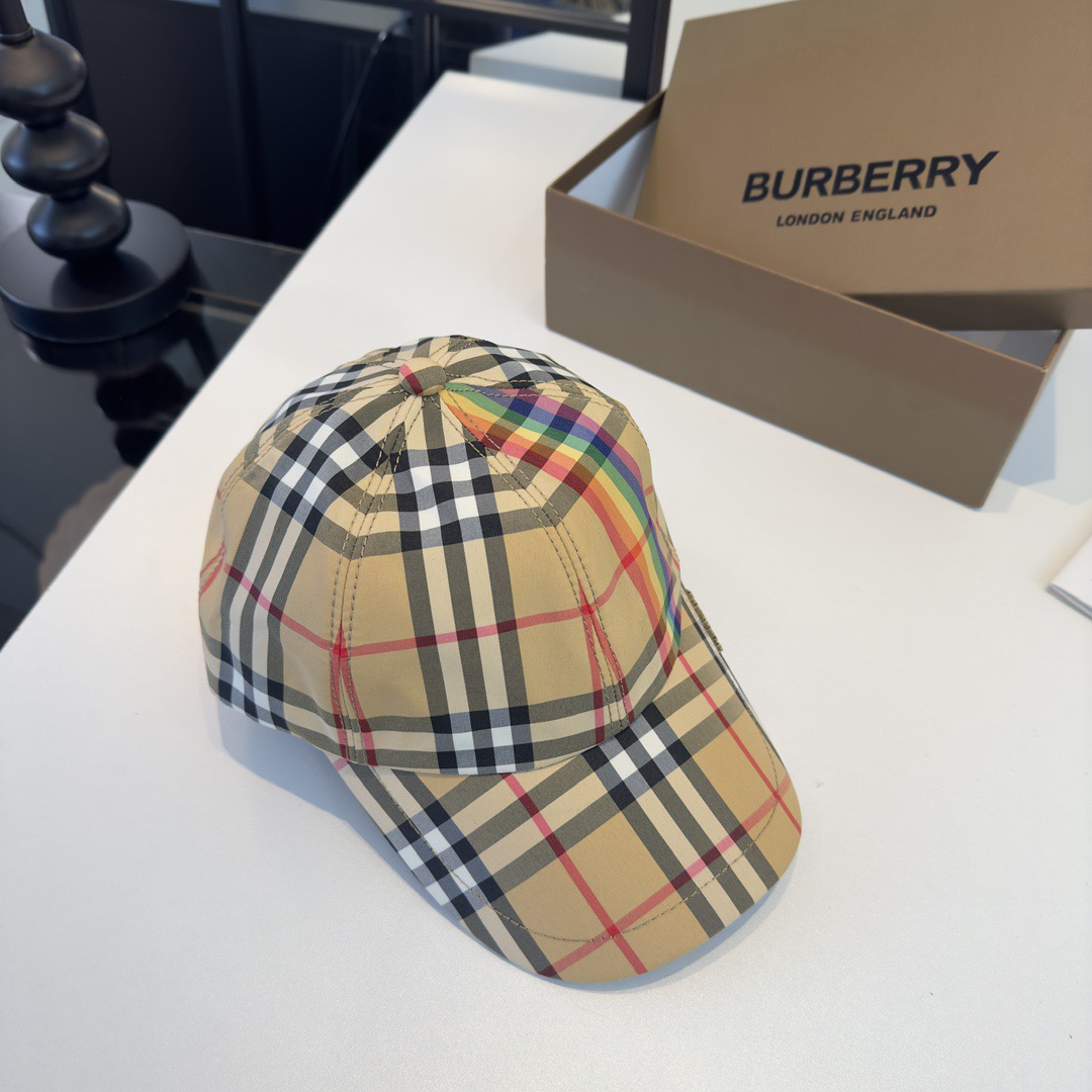 Burberry 巴宝莉新款遮阳鸭舌帽，高级定制