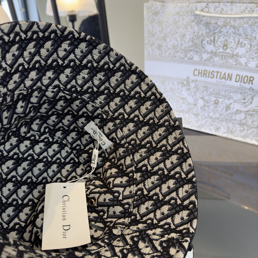 Dior Dior迪奥新款双面渔夫帽，夏季