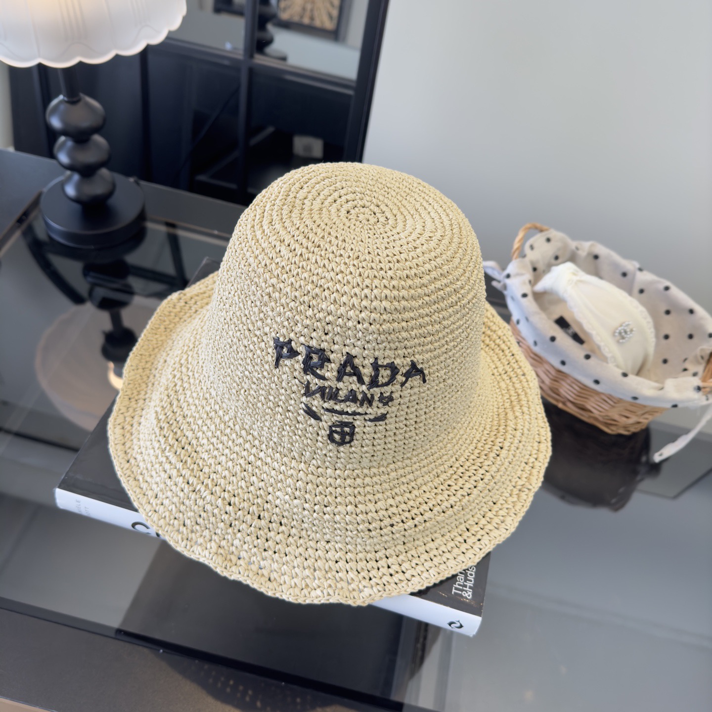 Prada PRADA普拉达2025夏款折叠草帽，纯收工钩织，头围57cm，可折叠