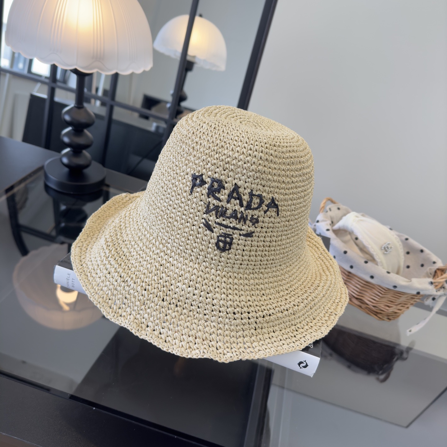 Prada PRADA普拉达2025夏款折叠草帽，纯收工钩织，头围57cm，可折叠