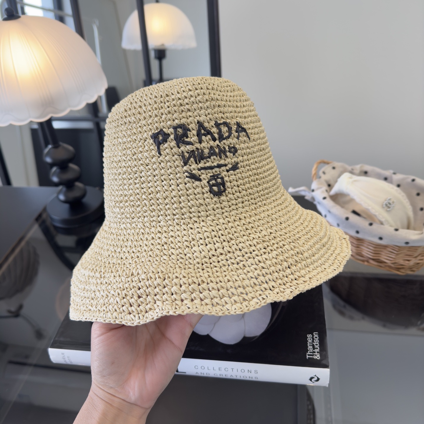 Prada PRADA普拉达2025夏款折叠草帽，纯收工钩织，头围57cm，可折叠