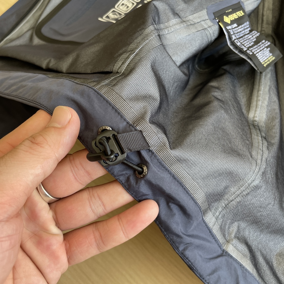 North Face Felix GTX 3L Hard-Shell Jacket: High-Quality Outdoor Gear for Men and Women - 图片 5