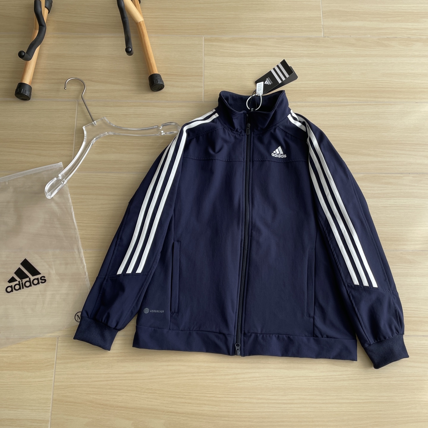 Windproof Adidas Jackets in Various Sizes for Men and Women: Details and Sizing Guide - 图片 2