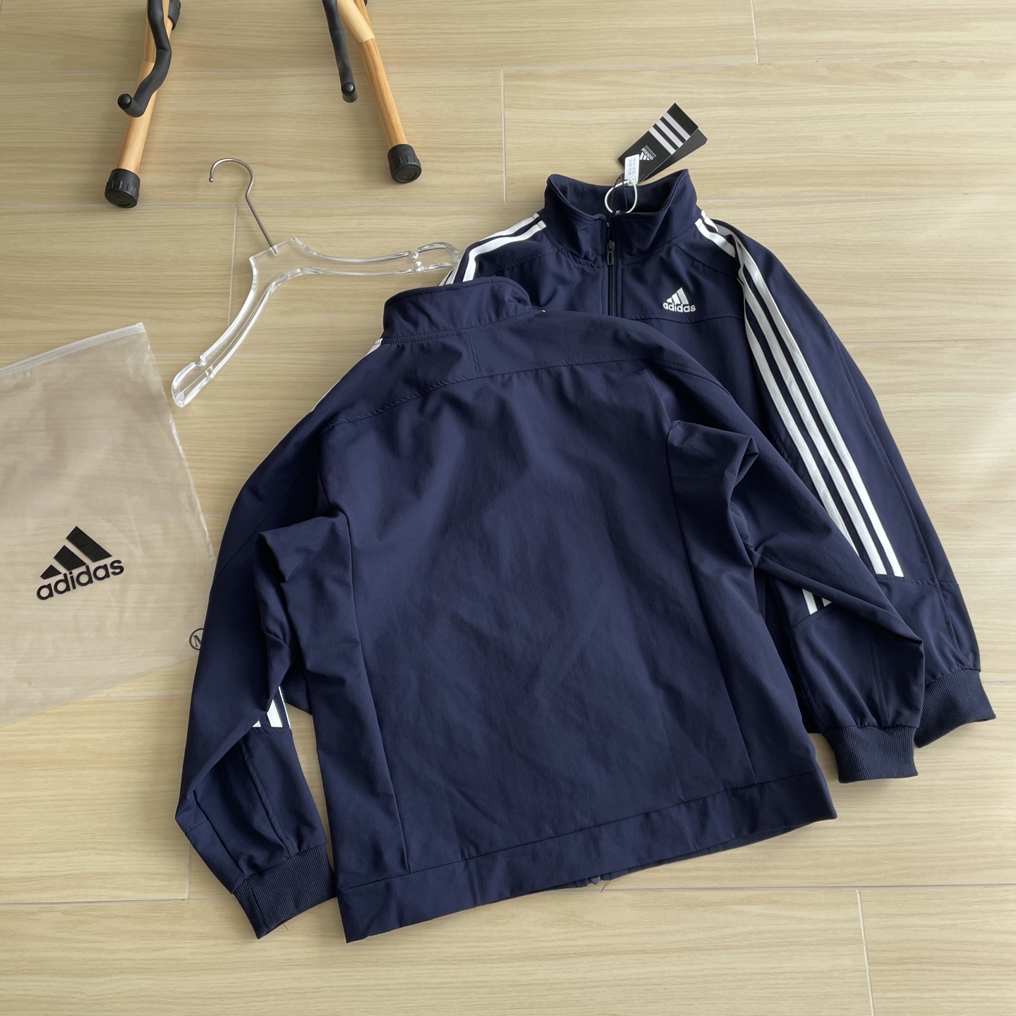 Windproof Adidas Jackets in Various Sizes for Men and Women: Details and Sizing Guide - 图片 3