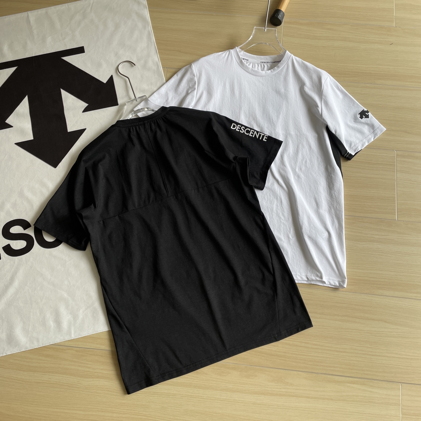 🖤主图
柜子同款🆕🖤DESCENTE / 迪桑特25年夏季双色运动健身科技银离子面料TOUGH亲肤吸湿排