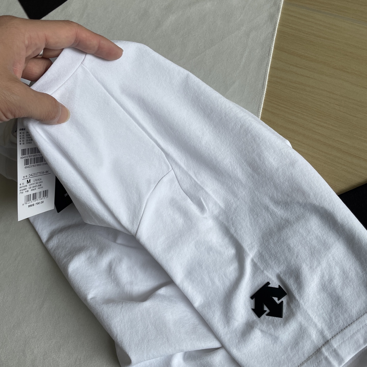 🖤细节图
柜子同款🆕🖤DESCENTE / 迪桑特25年夏季双色运动健身科技银离子面料TOUGH亲肤吸湿
