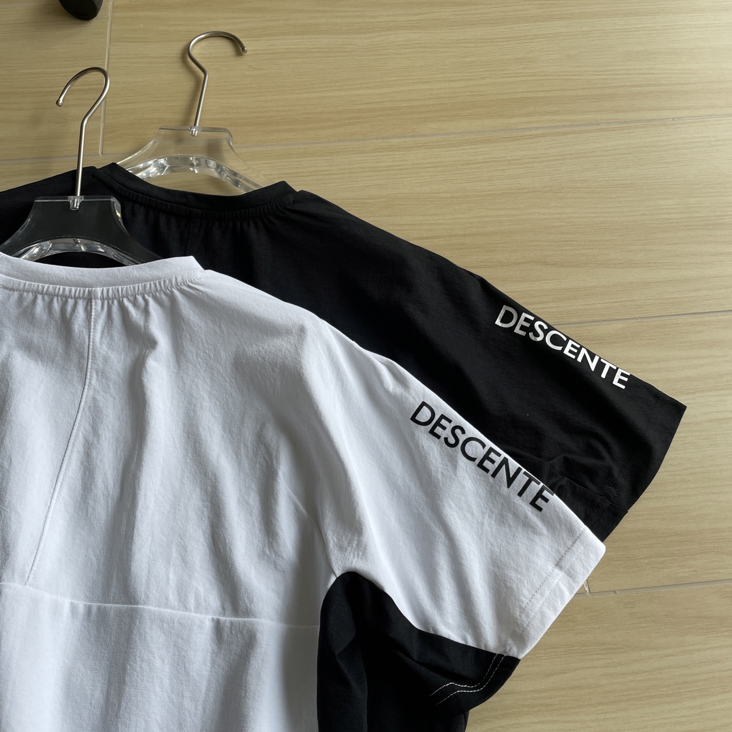 🖤细节图
柜子同款🆕🖤DESCENTE / 迪桑特25年夏季双色运动健身科技银离子面料TOUGH亲肤吸湿